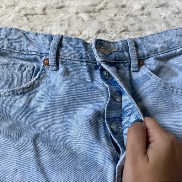 Zara Women's Blue Printed Denim Cut-Off Shorts Size 6 - Picture 4 of 6